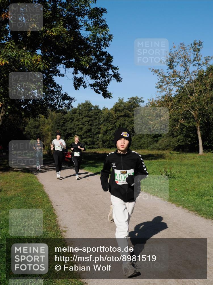 28.09.2025 - 33. Volkslauf durch das schöne Alstertal Fabian Wolf http://msf.ph/oto/8981519 28.09.2025 10:39:40 Laufen 407 meine-sportfotos.de