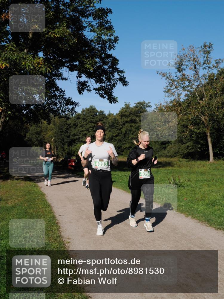 28.09.2025 - 33. Volkslauf durch das schöne Alstertal Fabian Wolf http://msf.ph/oto/8981530 28.09.2025 10:39:42 Laufen 4093, 4094 meine-sportfotos.de