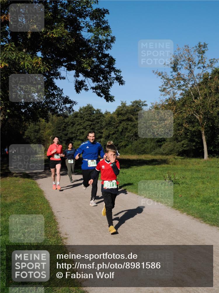 28.09.2025 - 33. Volkslauf durch das schöne Alstertal Fabian Wolf http://msf.ph/oto/8981586 28.09.2025 10:39:54 Laufen 4912, 4911 meine-sportfotos.de