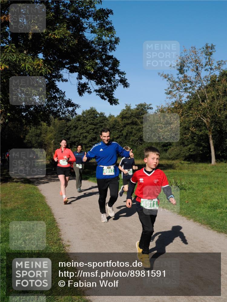 28.09.2025 - 33. Volkslauf durch das schöne Alstertal Fabian Wolf http://msf.ph/oto/8981591 28.09.2025 10:39:55 Laufen 4912, 4911 meine-sportfotos.de