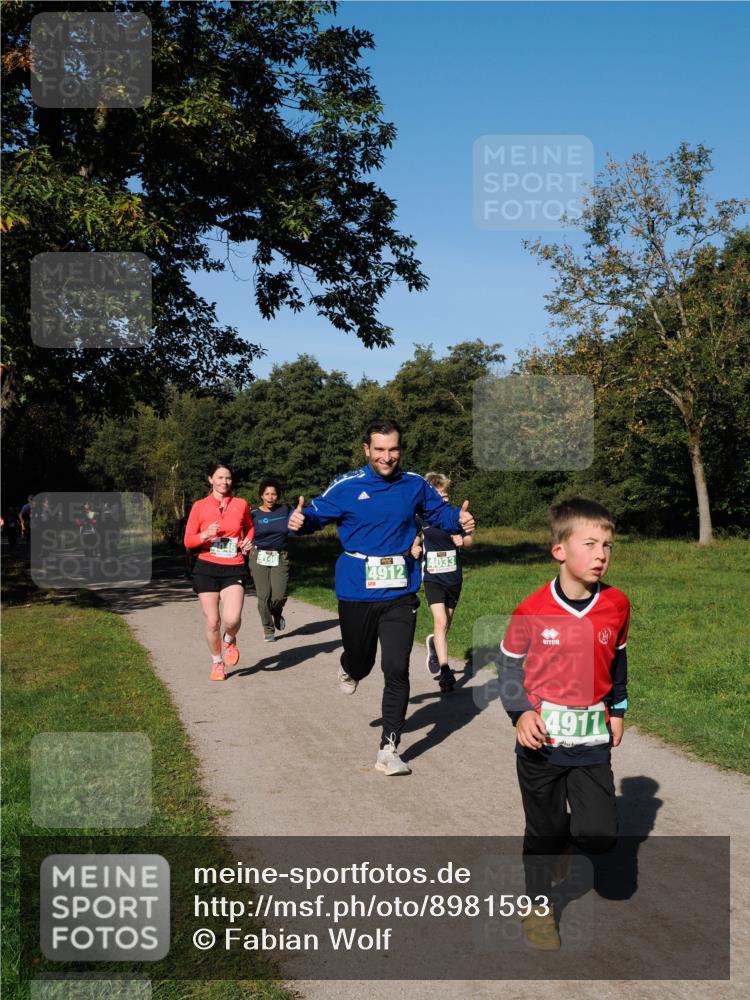 28.09.2025 - 33. Volkslauf durch das schöne Alstertal Fabian Wolf http://msf.ph/oto/8981593 28.09.2025 10:39:55 Laufen 4912, 4033, 4911 meine-sportfotos.de