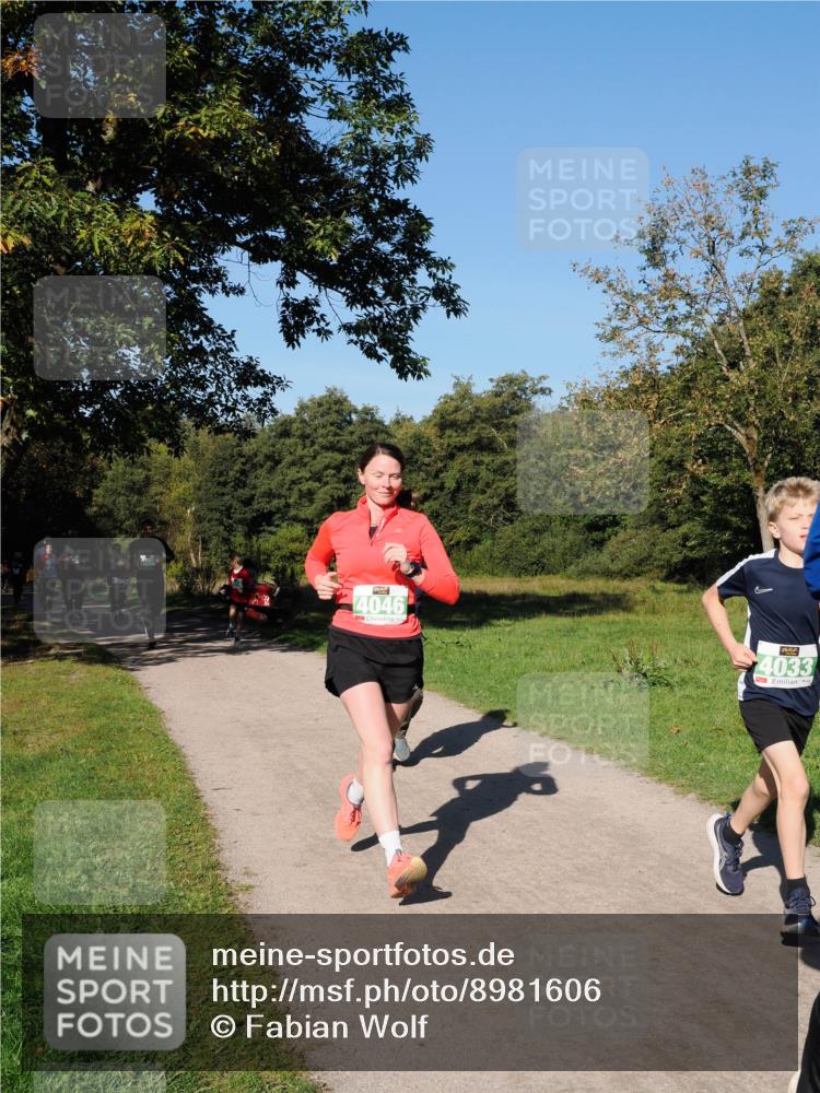 28.09.2025 - 33. Volkslauf durch das schöne Alstertal Fabian Wolf http://msf.ph/oto/8981606 28.09.2025 10:39:56 Laufen 4046, 4033 meine-sportfotos.de