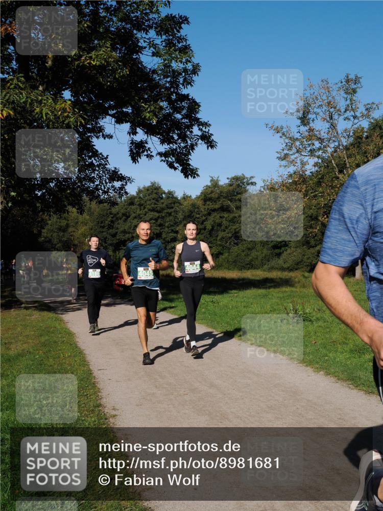 28.09.2025 - 33. Volkslauf durch das schöne Alstertal Fabian Wolf http://msf.ph/oto/8981681 28.09.2025 10:40:08 Laufen 4186, 4045, 4044 meine-sportfotos.de