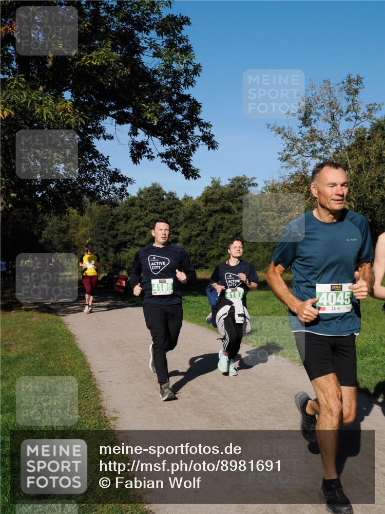 28.09.2025 - 33. Volkslauf durch das schöne Alstertal Fabian Wolf http://msf.ph/oto/8981691 28.09.2025 10:40:09 Laufen 4186, 4187, 4045 meine-sportfotos.de