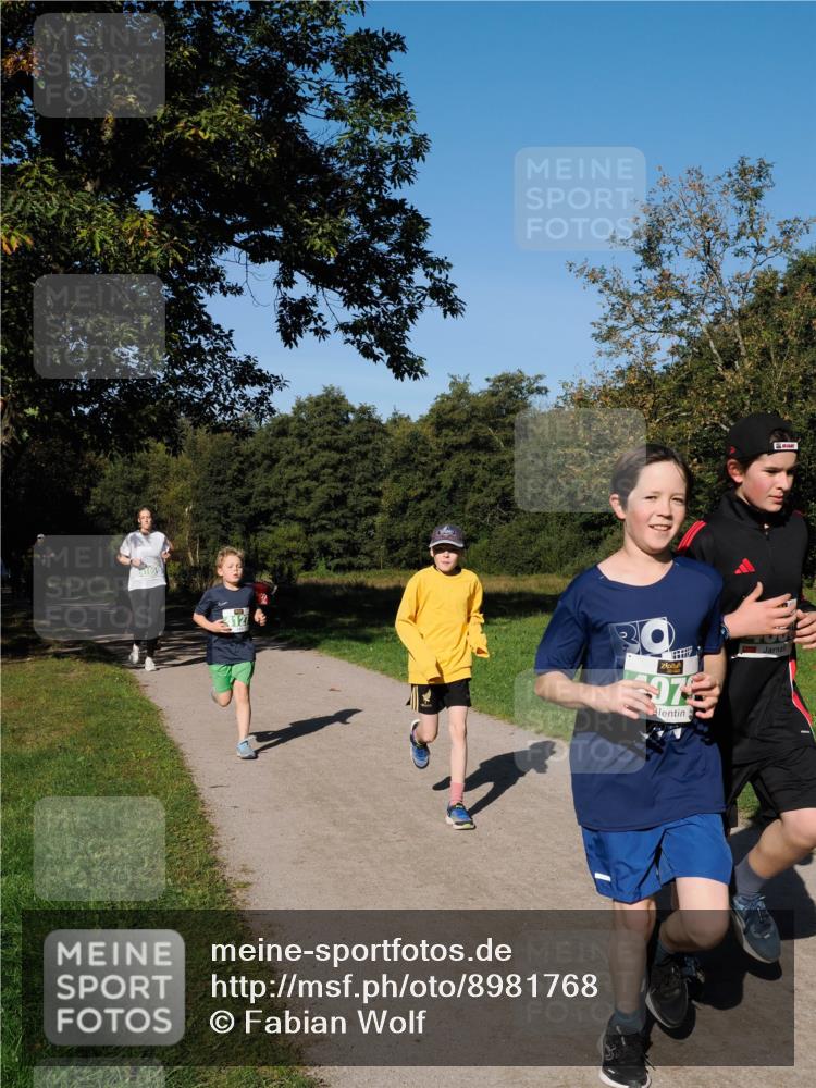28.09.2025 - 33. Volkslauf durch das schöne Alstertal Fabian Wolf http://msf.ph/oto/8981768 28.09.2025 10:40:20 Laufen 975 meine-sportfotos.de