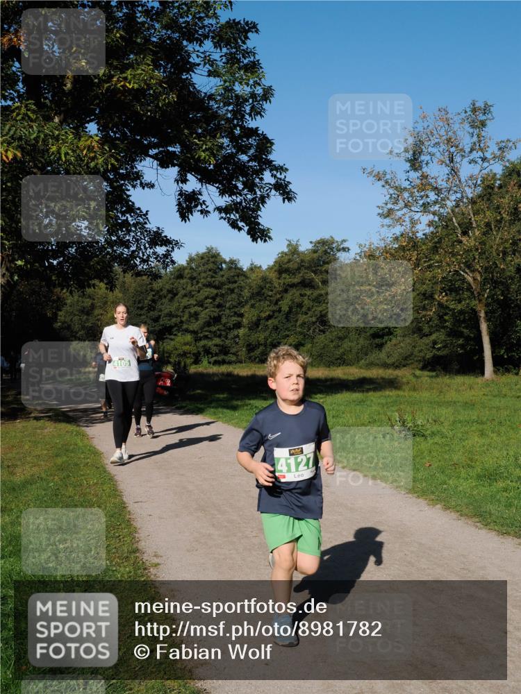 28.09.2025 - 33. Volkslauf durch das schöne Alstertal Fabian Wolf http://msf.ph/oto/8981782 28.09.2025 10:40:22 Laufen 4105, 4127 meine-sportfotos.de