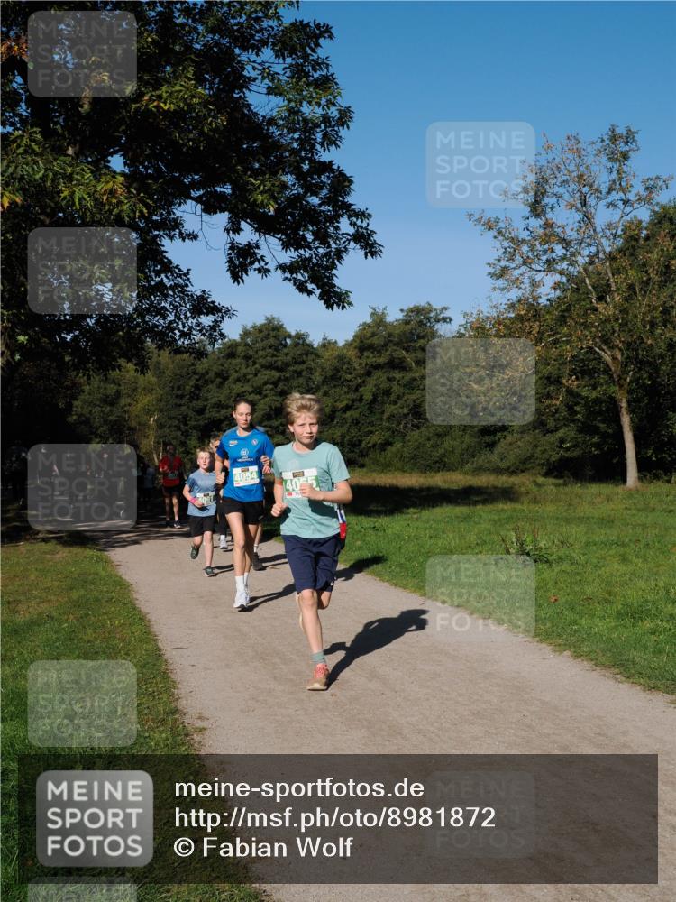 28.09.2025 - 33. Volkslauf durch das schöne Alstertal Fabian Wolf http://msf.ph/oto/8981872 28.09.2025 10:40:39 Laufen 4054, 40 meine-sportfotos.de