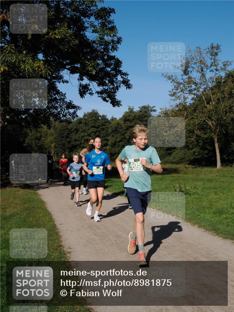 28.09.2025 - 33. Volkslauf durch das schöne Alstertal Fabian Wolf http://msf.ph/oto/8981875 28.09.2025 10:40:39 Laufen 4091, 4054, 405 meine-sportfotos.de
