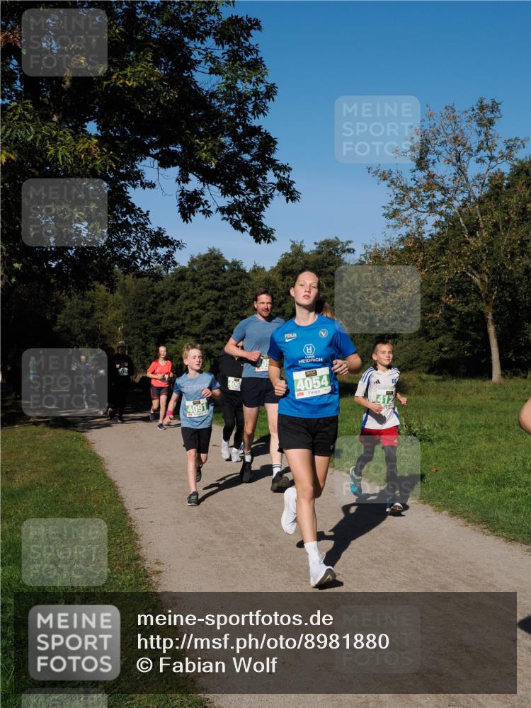 28.09.2025 - 33. Volkslauf durch das schöne Alstertal Fabian Wolf http://msf.ph/oto/8981880 28.09.2025 10:40:40 Laufen 4091, 406, 4054 meine-sportfotos.de