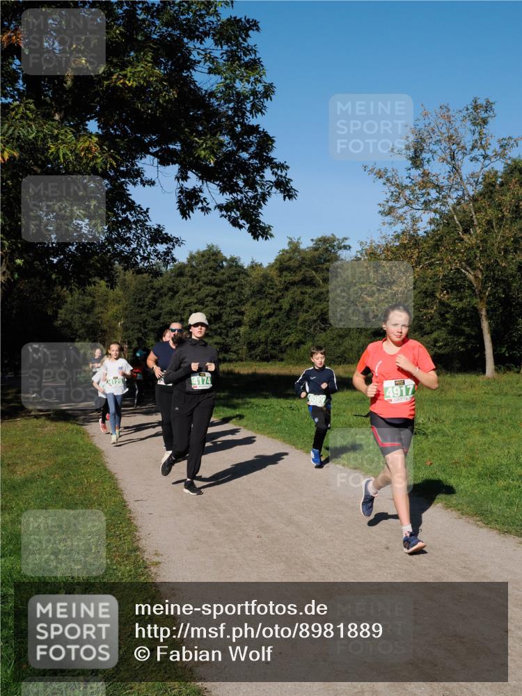 28.09.2025 - 33. Volkslauf durch das schöne Alstertal Fabian Wolf http://msf.ph/oto/8981889 28.09.2025 10:40:44 Laufen 4125, 4174, 4917 meine-sportfotos.de