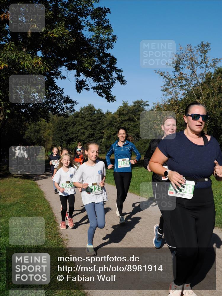 28.09.2025 - 33. Volkslauf durch das schöne Alstertal Fabian Wolf http://msf.ph/oto/8981914 28.09.2025 10:40:47 Laufen 4921, 125, 4126, 98 meine-sportfotos.de