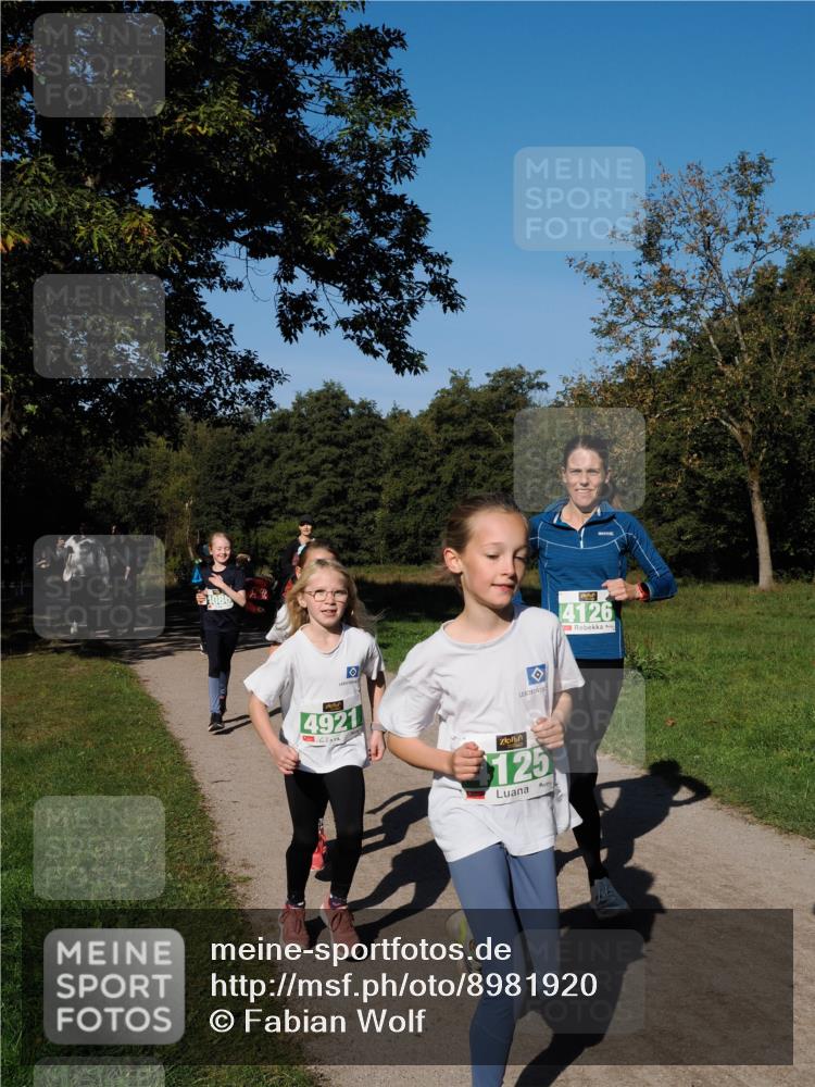 28.09.2025 - 33. Volkslauf durch das schöne Alstertal Fabian Wolf http://msf.ph/oto/8981920 28.09.2025 10:40:48 Laufen 4086, 4921, 125, 20, 11, 0, 4126 meine-sportfotos.de