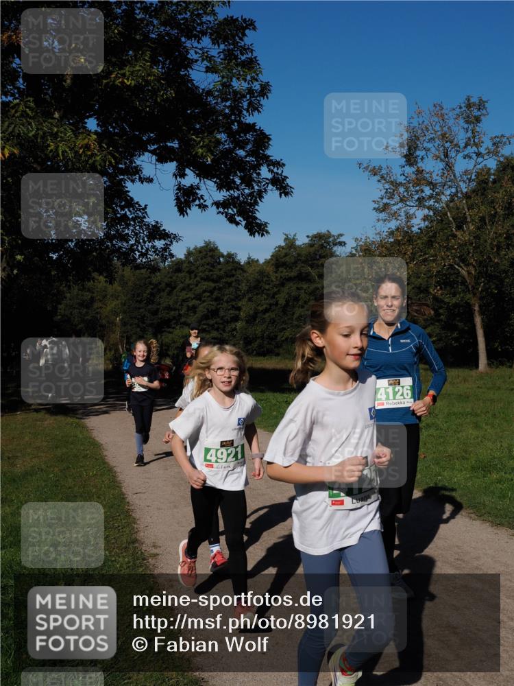 28.09.2025 - 33. Volkslauf durch das schöne Alstertal Fabian Wolf http://msf.ph/oto/8981921 28.09.2025 10:40:48 Laufen 4921, 4126 meine-sportfotos.de