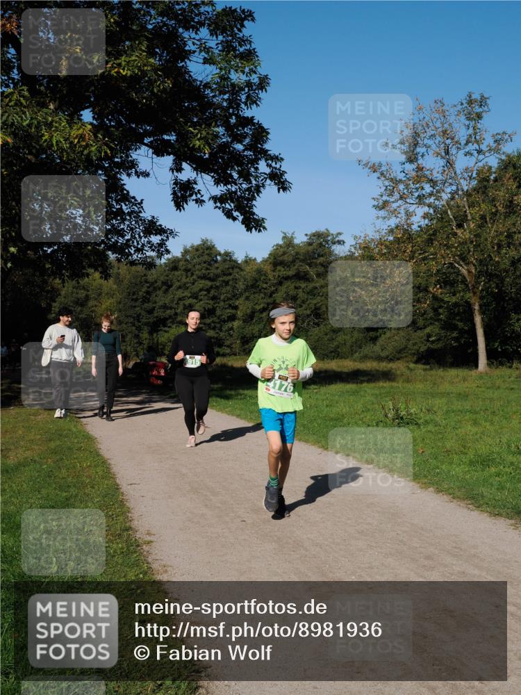 28.09.2025 - 33. Volkslauf durch das schöne Alstertal Fabian Wolf http://msf.ph/oto/8981936 28.09.2025 10:40:54 Laufen 176 meine-sportfotos.de