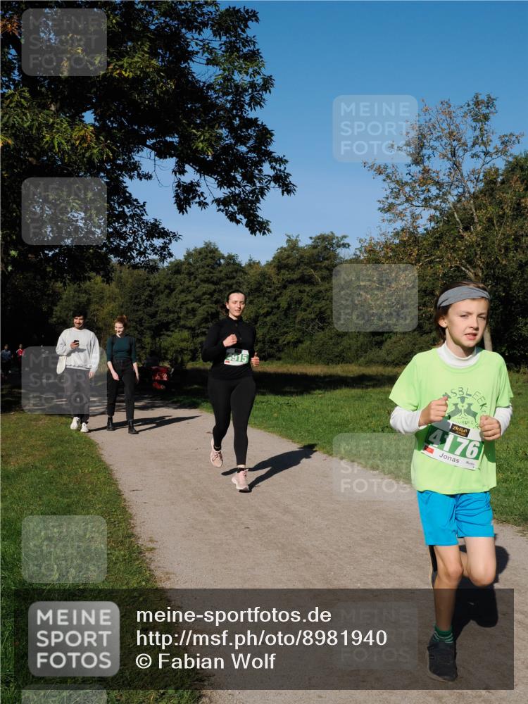 28.09.2025 - 33. Volkslauf durch das schöne Alstertal Fabian Wolf http://msf.ph/oto/8981940 28.09.2025 10:40:55 Laufen 915, 4176 meine-sportfotos.de