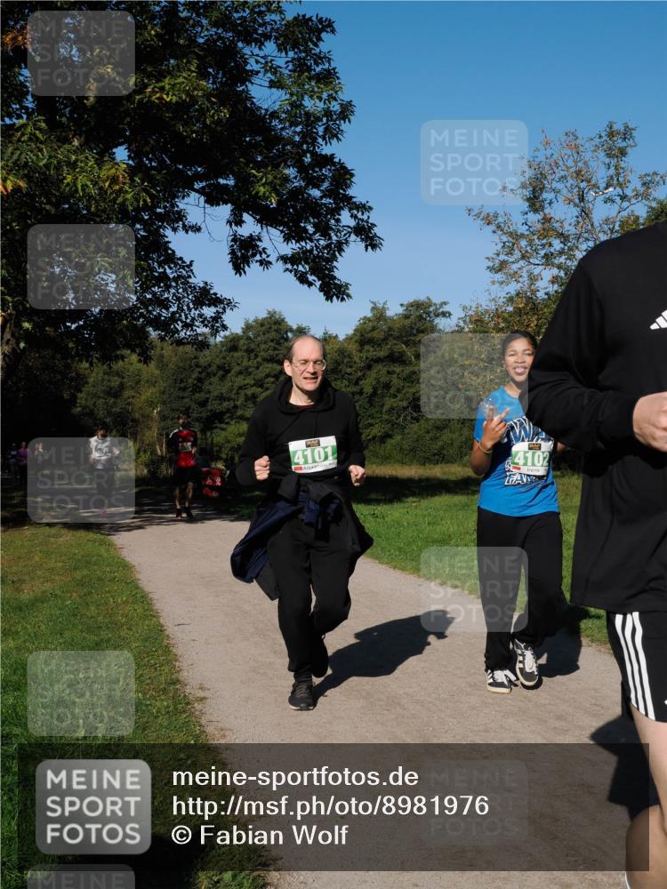 28.09.2025 - 33. Volkslauf durch das schöne Alstertal Fabian Wolf http://msf.ph/oto/8981976 28.09.2025 10:41:05 Laufen 4101, 4102 meine-sportfotos.de