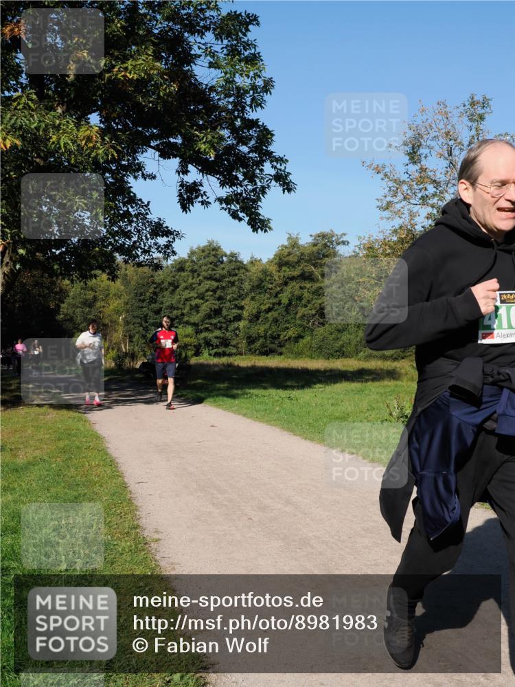 28.09.2025 - 33. Volkslauf durch das schöne Alstertal Fabian Wolf http://msf.ph/oto/8981983 28.09.2025 10:41:06 Laufen 410 meine-sportfotos.de