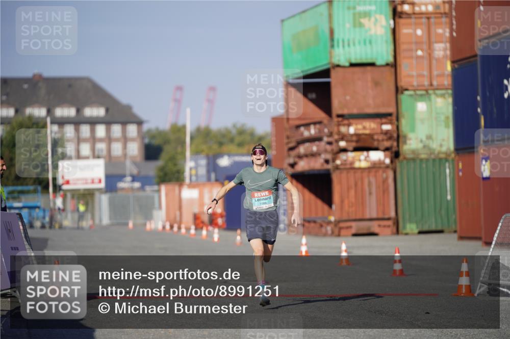 03.10.2025 - Köhlbrandbrückenlauf Michael Burmester http://msf.ph/oto/8991251 03.10.2025 09:44:27 Ziel  meine-sportfotos.de