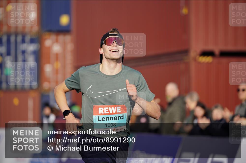 03.10.2025 - Köhlbrandbrückenlauf Michael Burmester http://msf.ph/oto/8991290 03.10.2025 09:44:31 Ziel 1008 meine-sportfotos.de