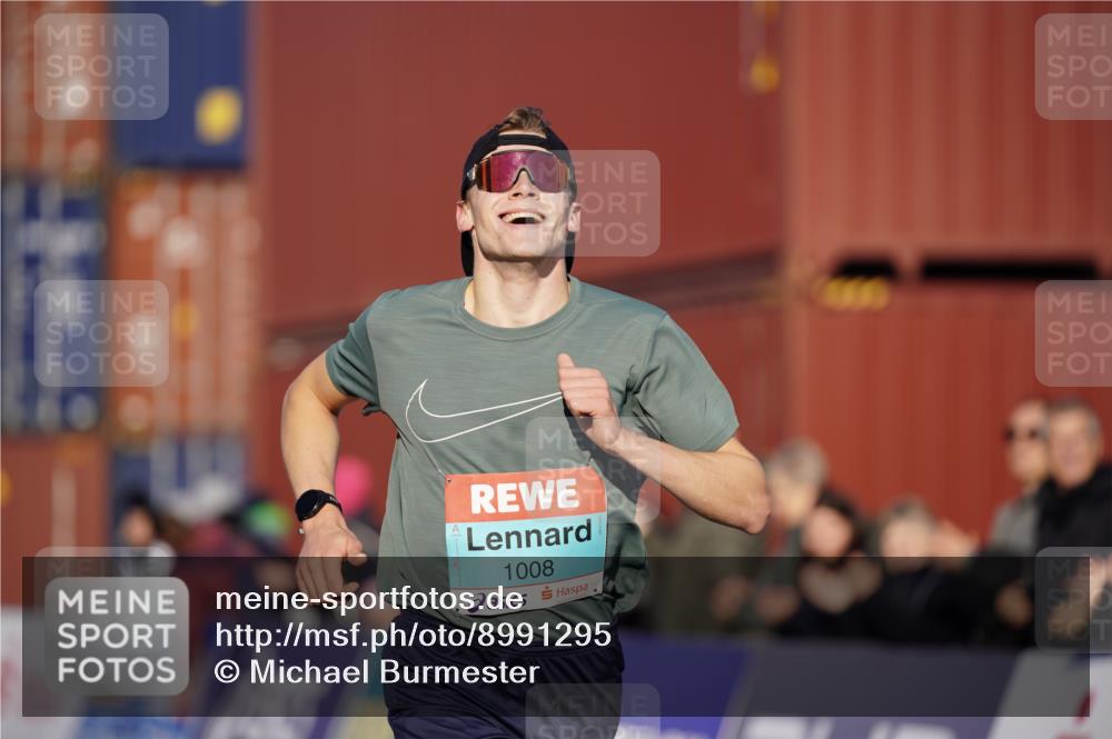03.10.2025 - Köhlbrandbrückenlauf Michael Burmester http://msf.ph/oto/8991295 03.10.2025 09:44:31 Ziel 1008 meine-sportfotos.de