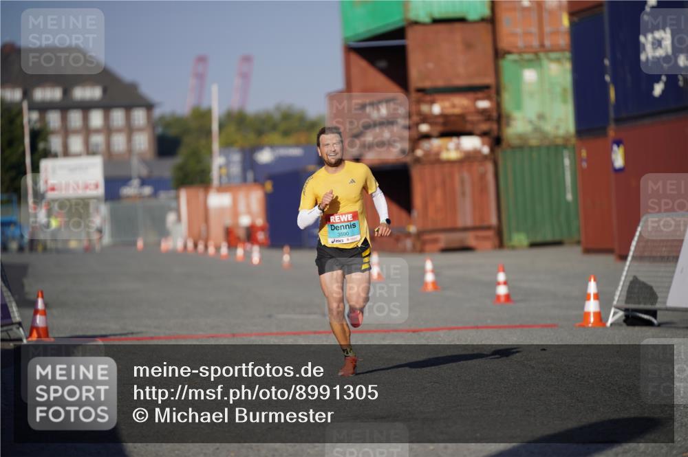 03.10.2025 - Köhlbrandbrückenlauf Michael Burmester http://msf.ph/oto/8991305 03.10.2025 09:45:03 Ziel 3590 meine-sportfotos.de