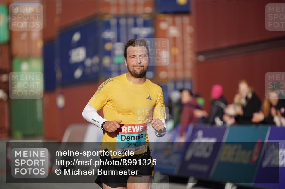 03.10.2025 - Köhlbrandbrückenlauf Michael Burmester http://msf.ph/oto/8991325 03.10.2025 09:45:06 Ziel 3590 meine-sportfotos.de