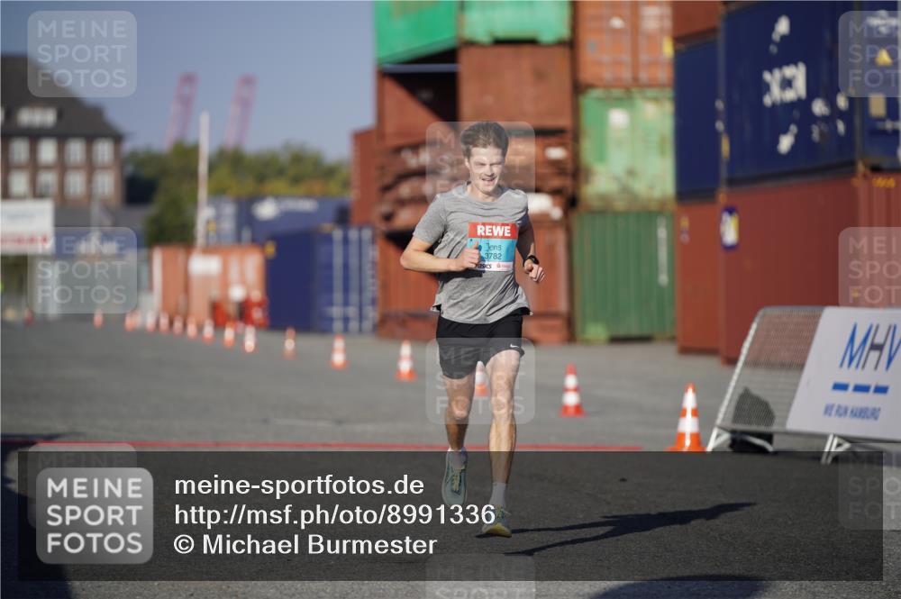 03.10.2025 - Köhlbrandbrückenlauf Michael Burmester http://msf.ph/oto/8991336 03.10.2025 09:45:33 Ziel 3782 meine-sportfotos.de