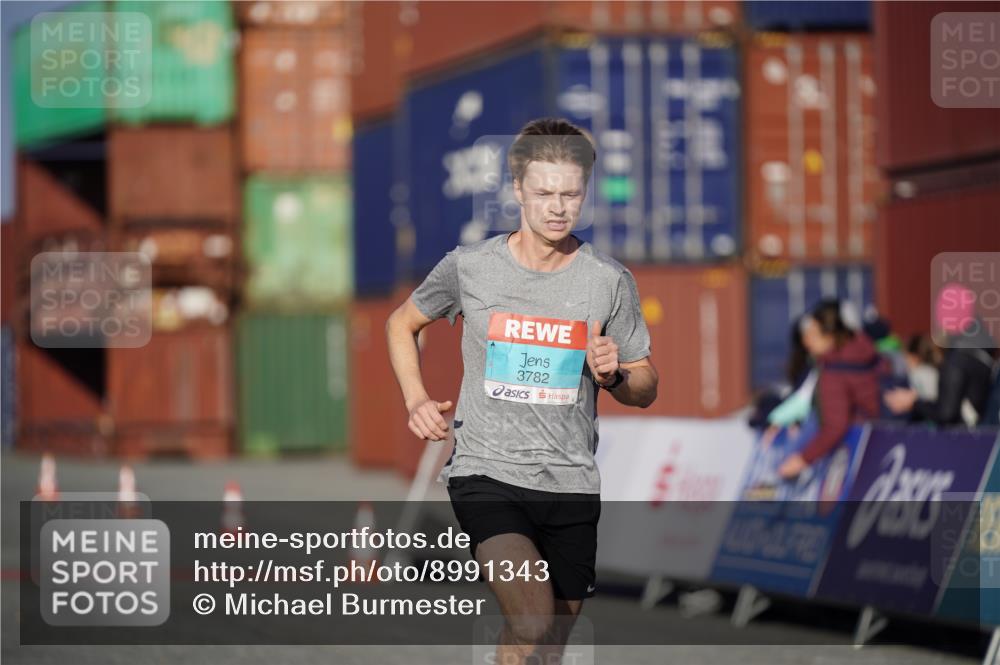 03.10.2025 - Köhlbrandbrückenlauf Michael Burmester http://msf.ph/oto/8991343 03.10.2025 09:45:34 Ziel 3782 meine-sportfotos.de