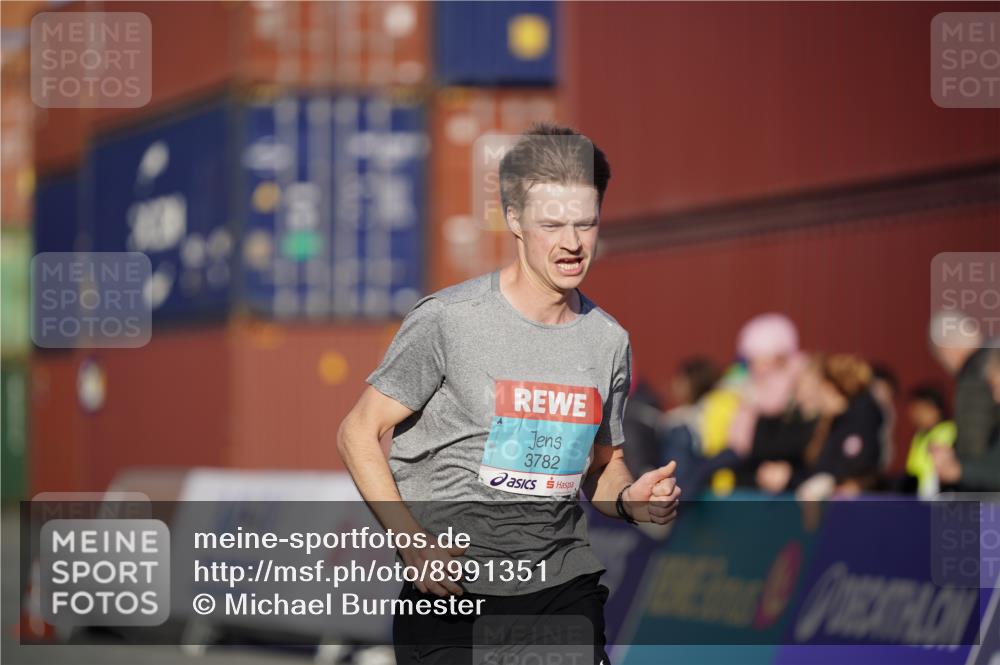 03.10.2025 - Köhlbrandbrückenlauf Michael Burmester http://msf.ph/oto/8991351 03.10.2025 09:45:35 Ziel 3782 meine-sportfotos.de