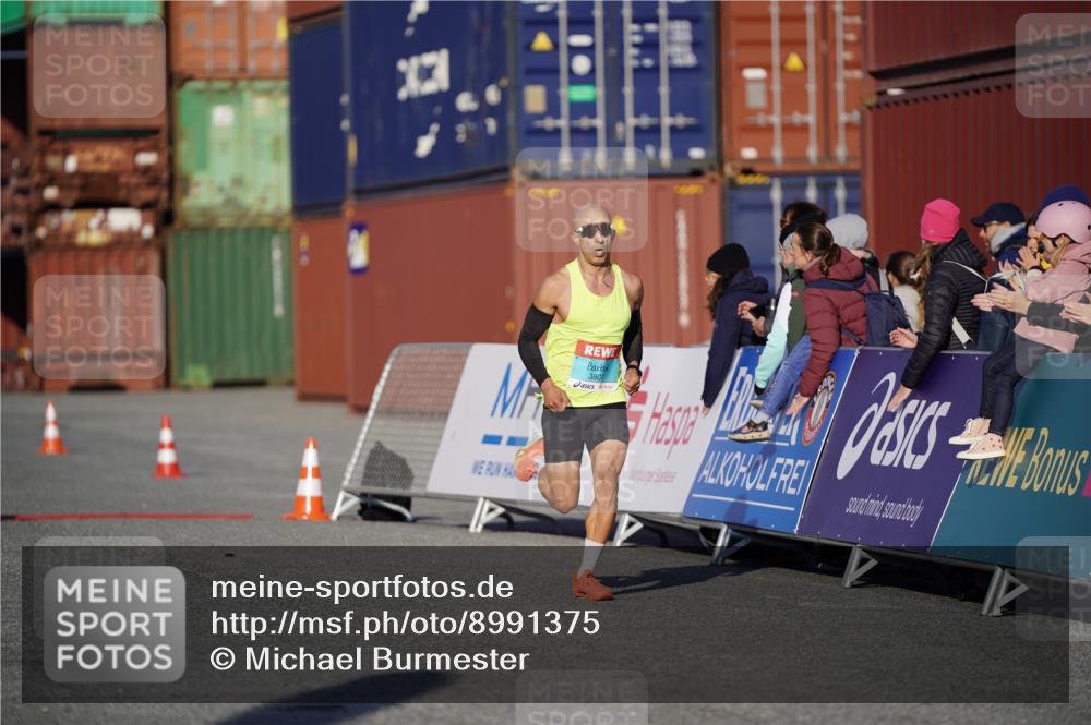 03.10.2025 - Köhlbrandbrückenlauf Michael Burmester http://msf.ph/oto/8991375 03.10.2025 09:46:23 Ziel 3807 meine-sportfotos.de