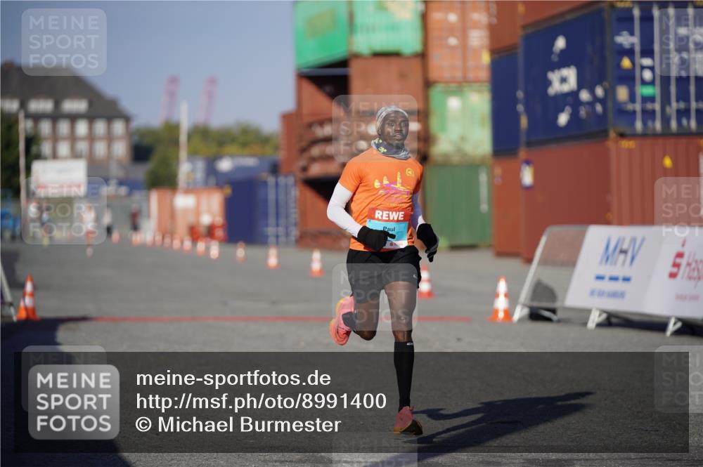 03.10.2025 - Köhlbrandbrückenlauf Michael Burmester http://msf.ph/oto/8991400 03.10.2025 09:46:26 Ziel 3714, 3807 meine-sportfotos.de