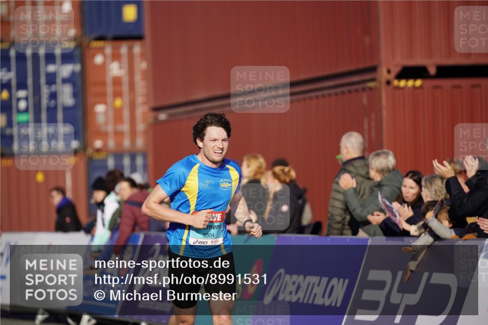 03.10.2025 - Köhlbrandbrückenlauf Michael Burmester http://msf.ph/oto/8991531 03.10.2025 09:47:44 Ziel 1062, 3304, 3336 meine-sportfotos.de
