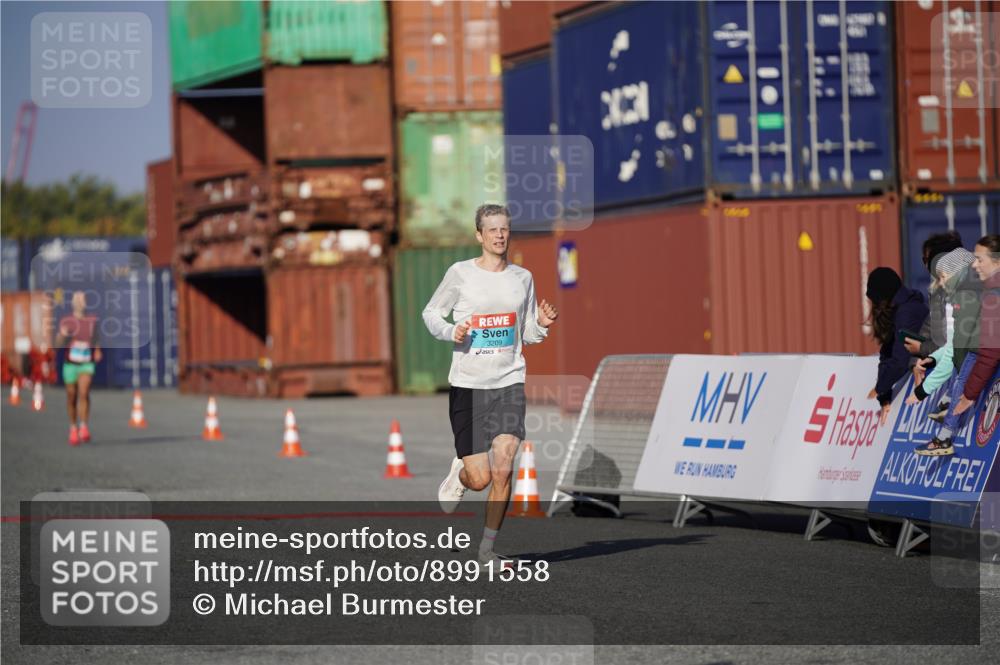 03.10.2025 - Köhlbrandbrückenlauf Michael Burmester http://msf.ph/oto/8991558 03.10.2025 09:48:04 Ziel 3209 meine-sportfotos.de