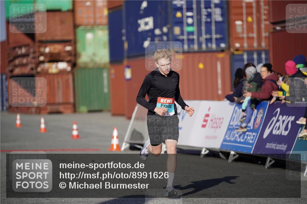 03.10.2025 - Köhlbrandbrückenlauf Michael Burmester http://msf.ph/oto/8991626 03.10.2025 09:48:42 Ziel 3127 meine-sportfotos.de