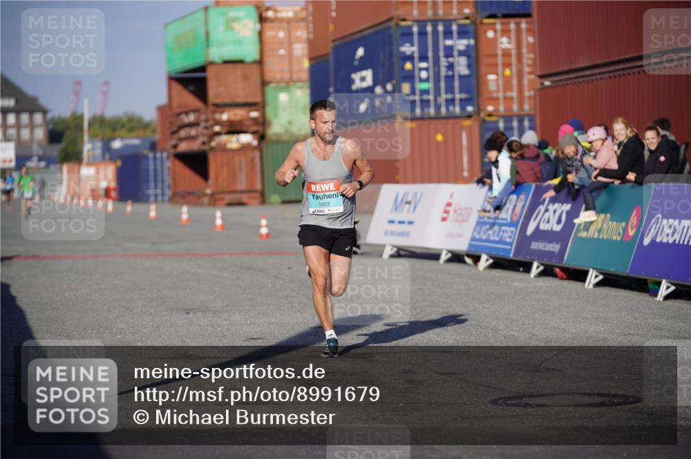 03.10.2025 - Köhlbrandbrückenlauf Michael Burmester http://msf.ph/oto/8991679 03.10.2025 09:49:21 Ziel 1022, 3203 meine-sportfotos.de