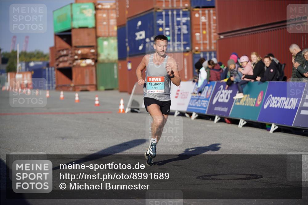 03.10.2025 - Köhlbrandbrückenlauf Michael Burmester http://msf.ph/oto/8991689 03.10.2025 09:49:22 Ziel 1022, 3203 meine-sportfotos.de