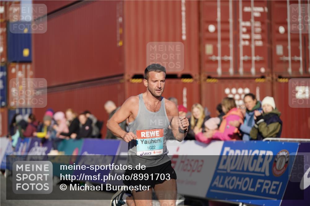 03.10.2025 - Köhlbrandbrückenlauf Michael Burmester http://msf.ph/oto/8991703 03.10.2025 09:49:23 Ziel 1022, 3203 meine-sportfotos.de
