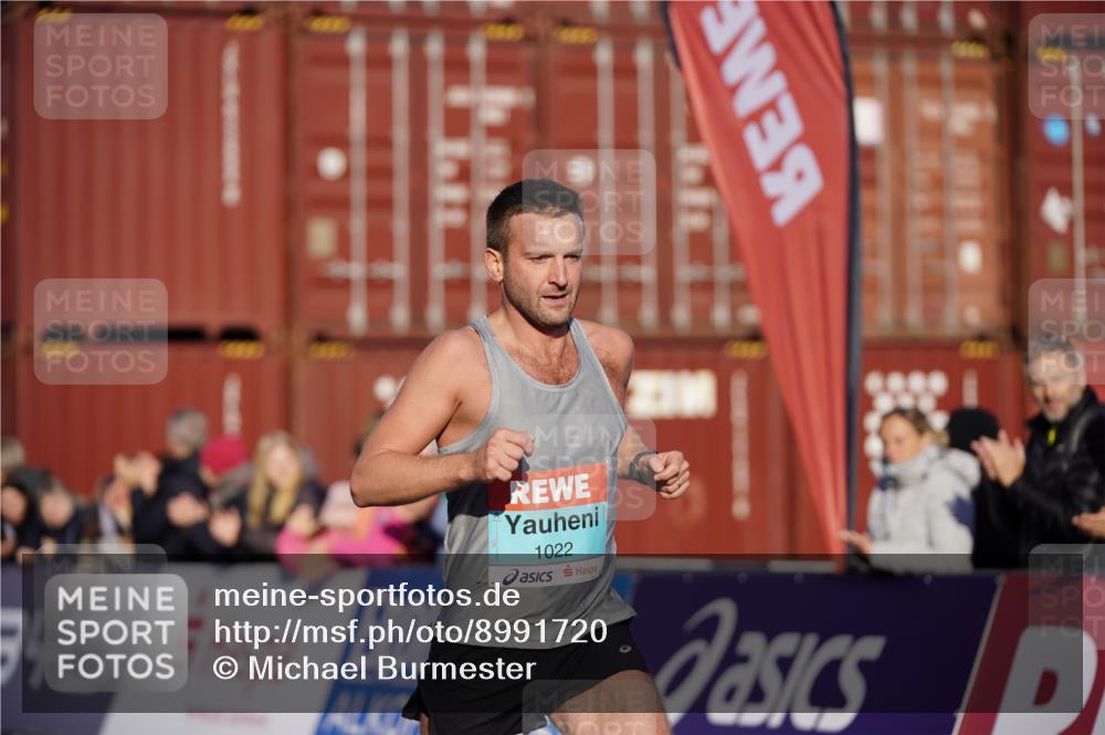 03.10.2025 - Köhlbrandbrückenlauf Michael Burmester http://msf.ph/oto/8991720 03.10.2025 09:49:23 Ziel 1022, 3203 meine-sportfotos.de