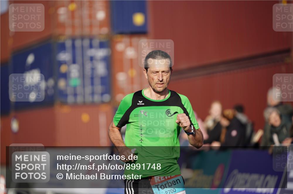 03.10.2025 - Köhlbrandbrückenlauf Michael Burmester http://msf.ph/oto/8991748 03.10.2025 09:49:36 Ziel 2700 meine-sportfotos.de