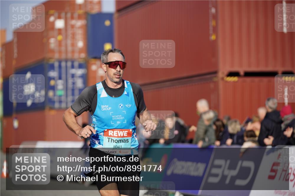03.10.2025 - Köhlbrandbrückenlauf Michael Burmester http://msf.ph/oto/8991774 03.10.2025 09:49:46 Ziel 1041 meine-sportfotos.de