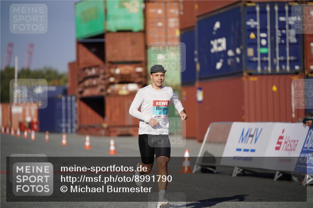 03.10.2025 - Köhlbrandbrückenlauf Michael Burmester http://msf.ph/oto/8991790 03.10.2025 09:49:52 Ziel 1041, 2176 meine-sportfotos.de