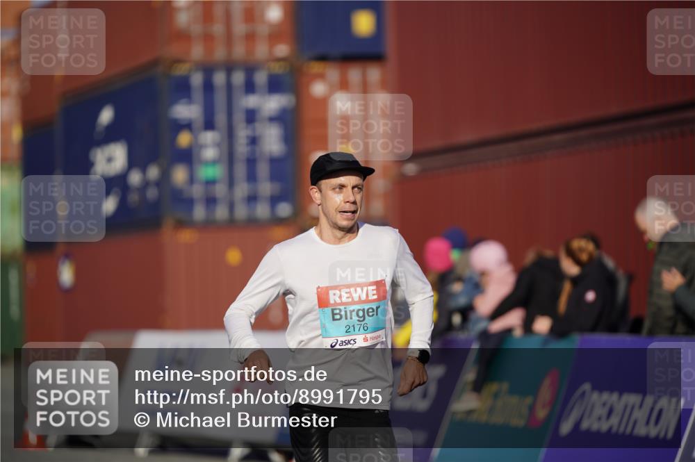 03.10.2025 - Köhlbrandbrückenlauf Michael Burmester http://msf.ph/oto/8991795 03.10.2025 09:49:54 Ziel 2176 meine-sportfotos.de
