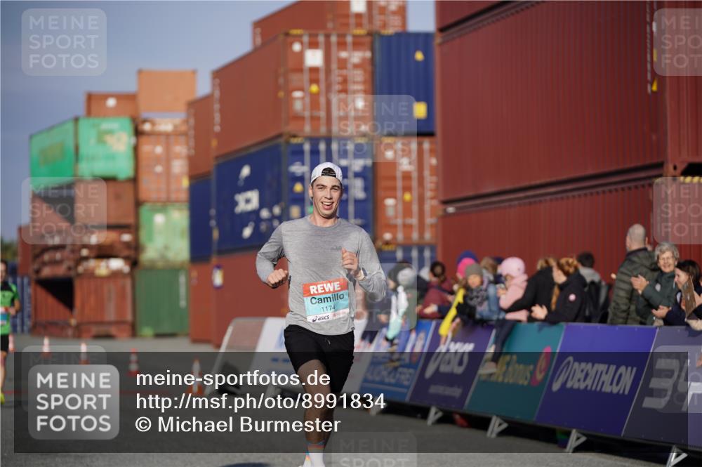 03.10.2025 - Köhlbrandbrückenlauf Michael Burmester http://msf.ph/oto/8991834 03.10.2025 09:50:19 Ziel 1174, 2702, 3463 meine-sportfotos.de