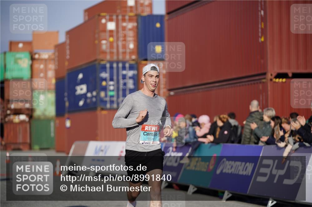 03.10.2025 - Köhlbrandbrückenlauf Michael Burmester http://msf.ph/oto/8991840 03.10.2025 09:50:20 Ziel 1174, 2702, 3463 meine-sportfotos.de