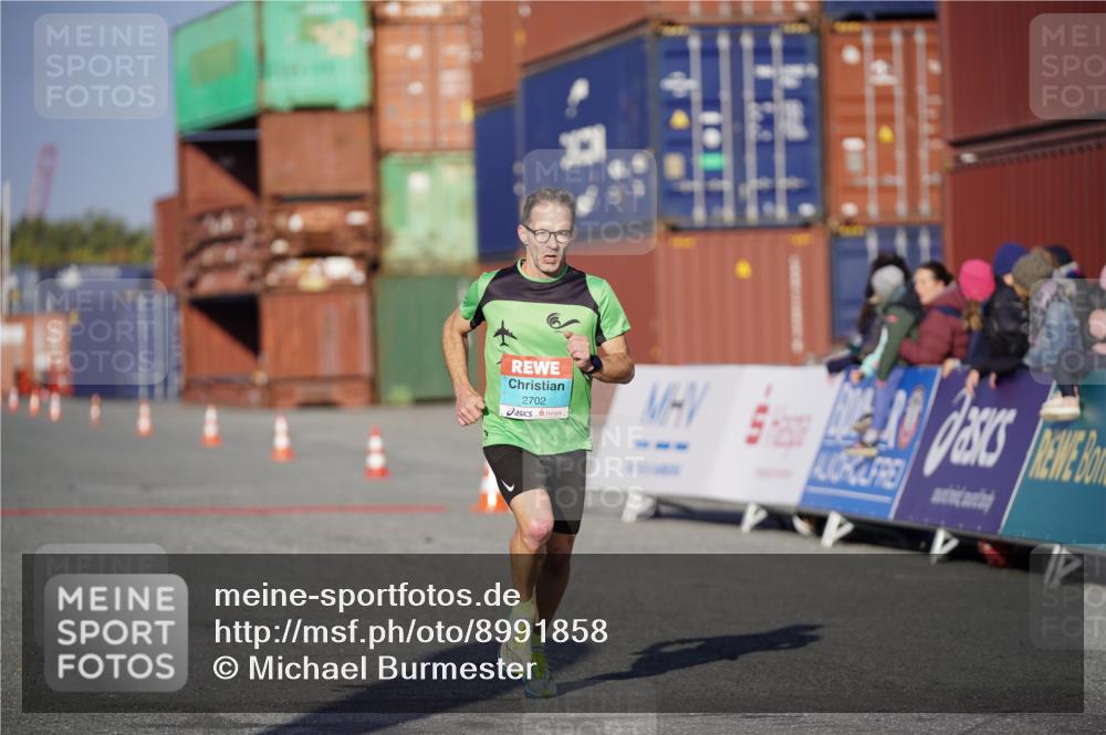 03.10.2025 - Köhlbrandbrückenlauf Michael Burmester http://msf.ph/oto/8991858 03.10.2025 09:50:23 Ziel 1174, 2702, 3463 meine-sportfotos.de