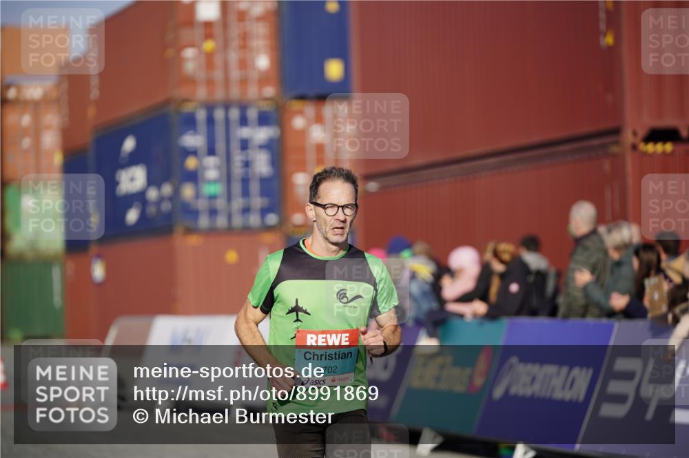 03.10.2025 - Köhlbrandbrückenlauf Michael Burmester http://msf.ph/oto/8991869 03.10.2025 09:50:24 Ziel 1174, 2702, 3463 meine-sportfotos.de