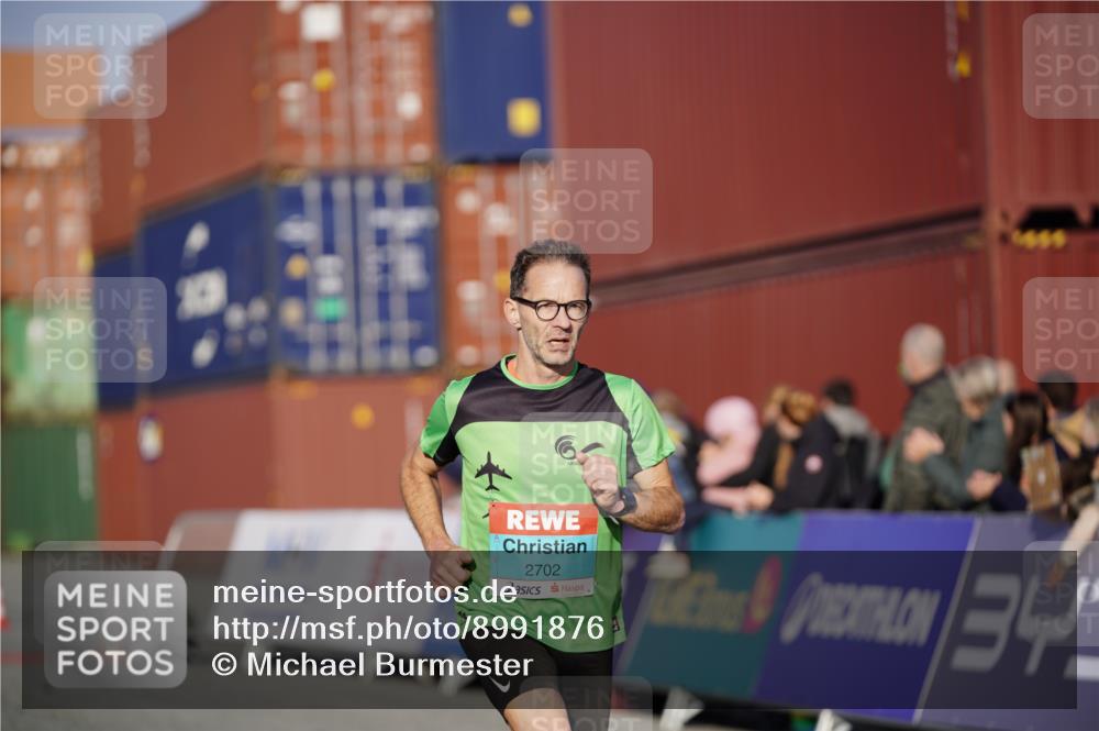 03.10.2025 - Köhlbrandbrückenlauf Michael Burmester http://msf.ph/oto/8991876 03.10.2025 09:50:24 Ziel 1174, 2702, 3463 meine-sportfotos.de
