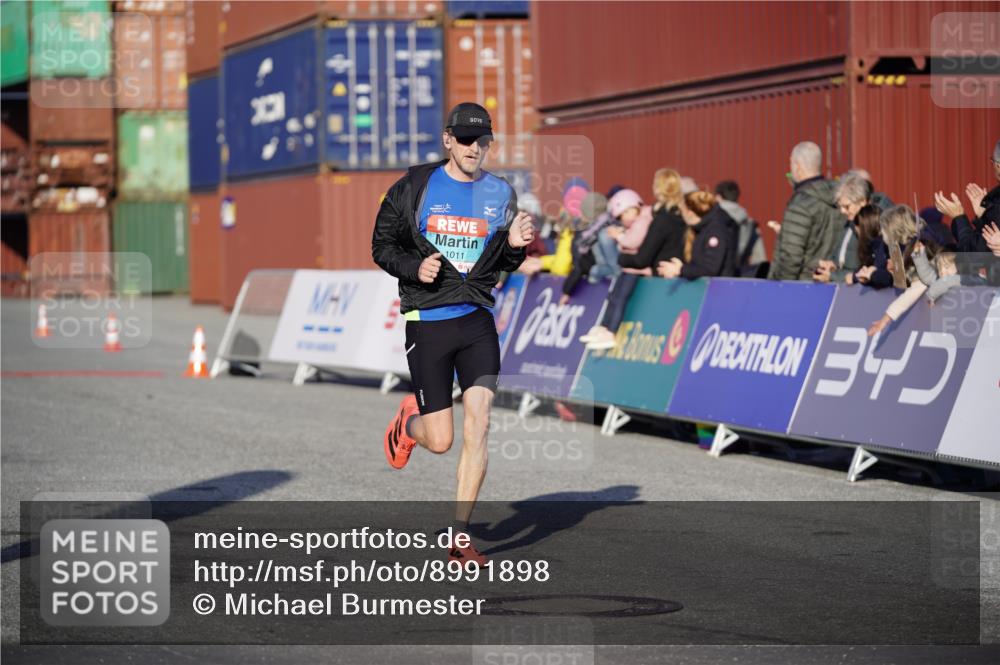 03.10.2025 - Köhlbrandbrückenlauf Michael Burmester http://msf.ph/oto/8991898 03.10.2025 09:50:40 Ziel 1011 meine-sportfotos.de