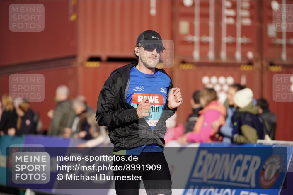 03.10.2025 - Köhlbrandbrückenlauf Michael Burmester http://msf.ph/oto/8991909 03.10.2025 09:50:41 Ziel 1011 meine-sportfotos.de