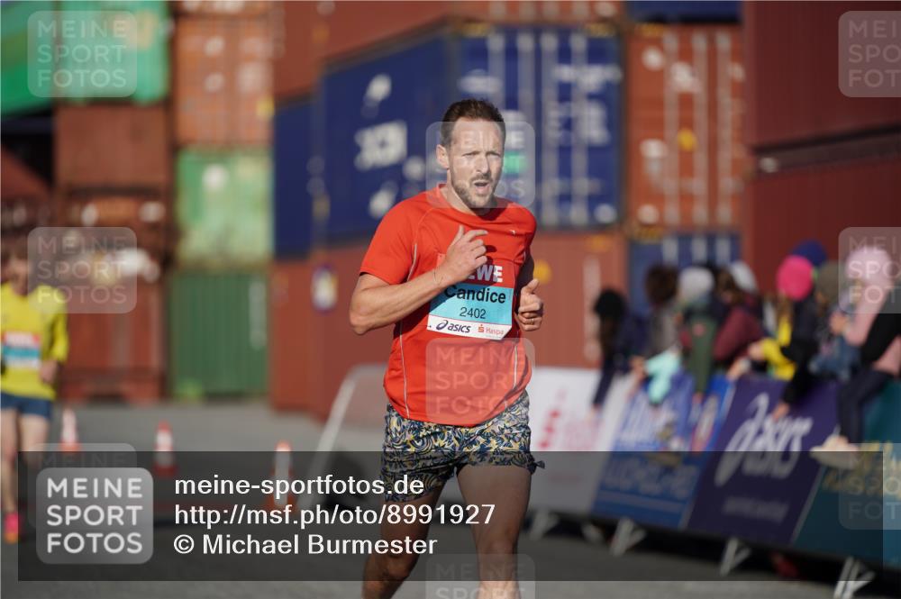 03.10.2025 - Köhlbrandbrückenlauf Michael Burmester http://msf.ph/oto/8991927 03.10.2025 09:50:47 Ziel 1011, 1044 meine-sportfotos.de